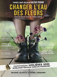 Changer l'eau des fleurs
